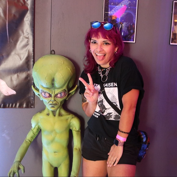 Meet your posher! - Picture 6 of 6